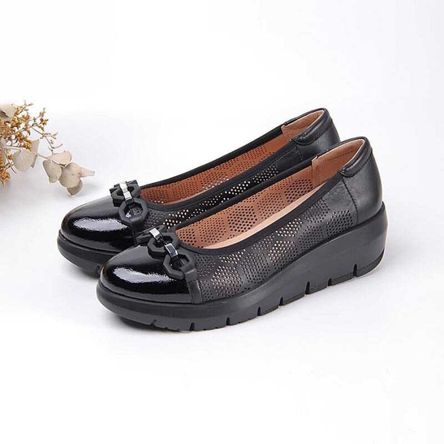 Dwarves Chain-Detailed Soft Leather Loafers For Women Light Wedge Heel In / /