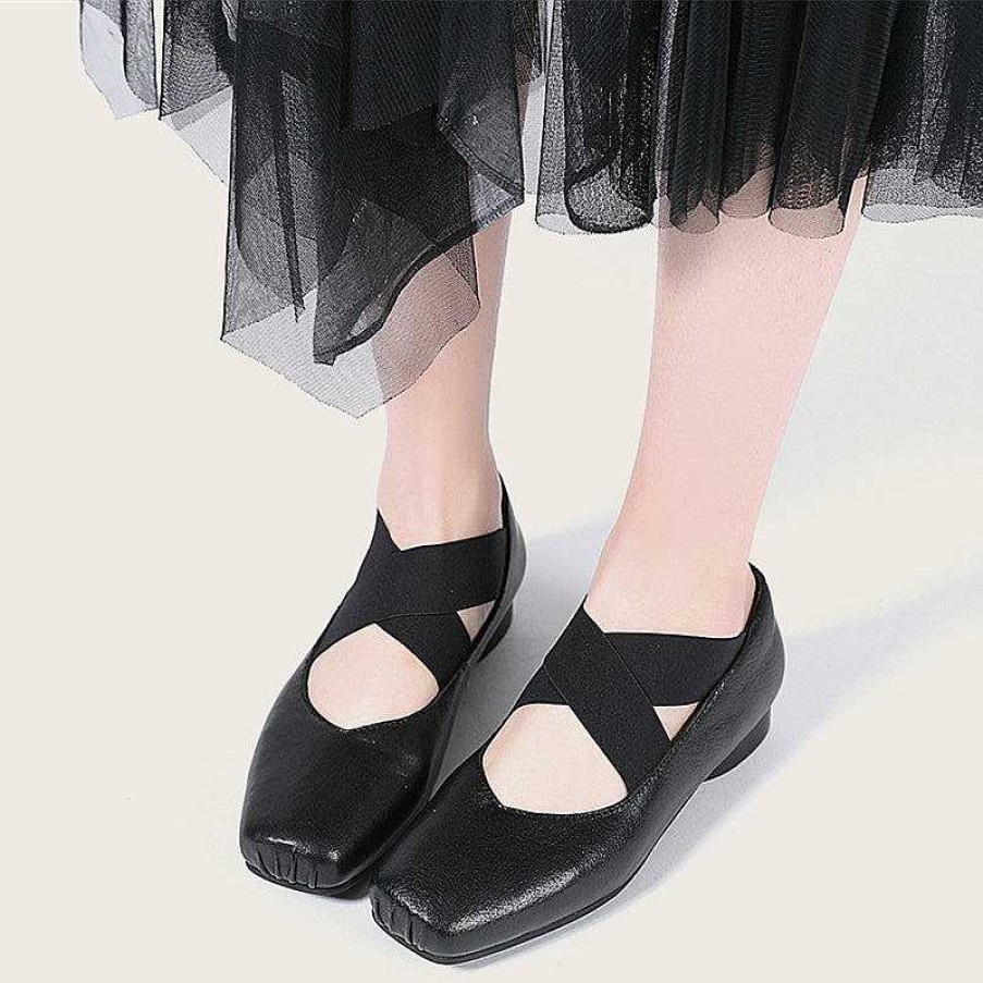 Dwarves Classic Leather Handmade Cross-Strap Ballet Flats In / / Cross Laced Design