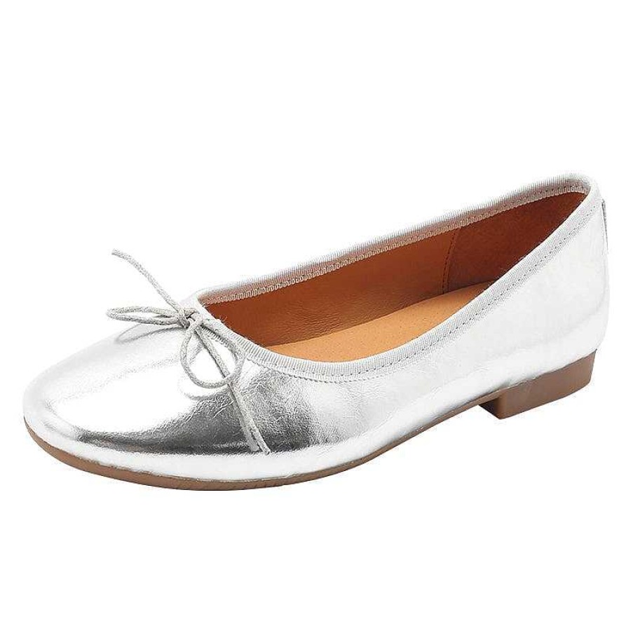 Dwarves Handmade Soft Leather Flats With Bowknot Details In / /