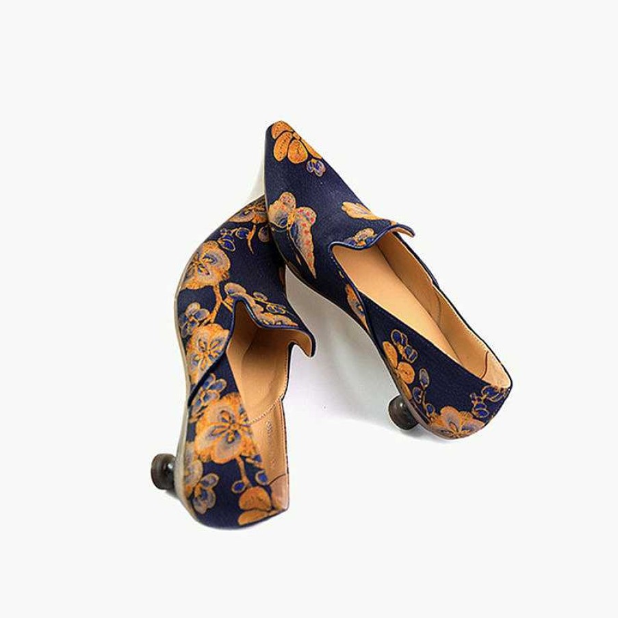 Dwarves New Arrival Handmade Leather Pumps Kitten Heels Pointed Toe Retro Printing Style In /