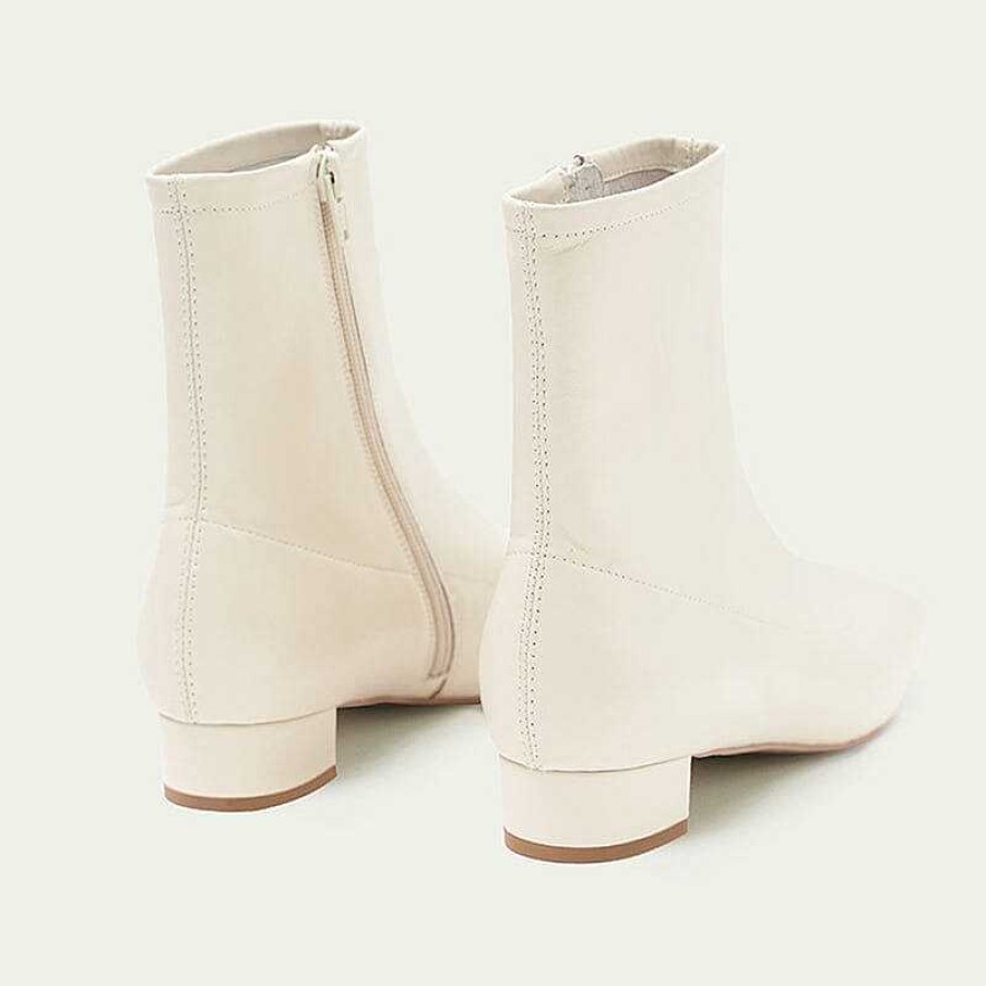 Dwarves Classic Sheepskin Slimming Boots Elegant Glove-Like Ankle Boots Low Heel Side Zipper Boots